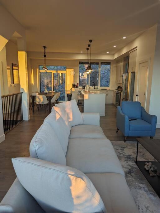 Villa Mountain Retreat With Views, Hot Tub, Games & Ac Chilliwack Exterior foto