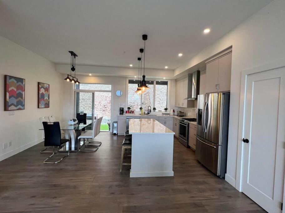 Villa Mountain Retreat With Views, Hot Tub, Games & Ac Chilliwack Exterior foto