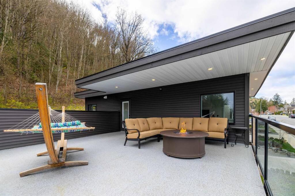 Villa Mountain Retreat With Views, Hot Tub, Games & Ac Chilliwack Exterior foto