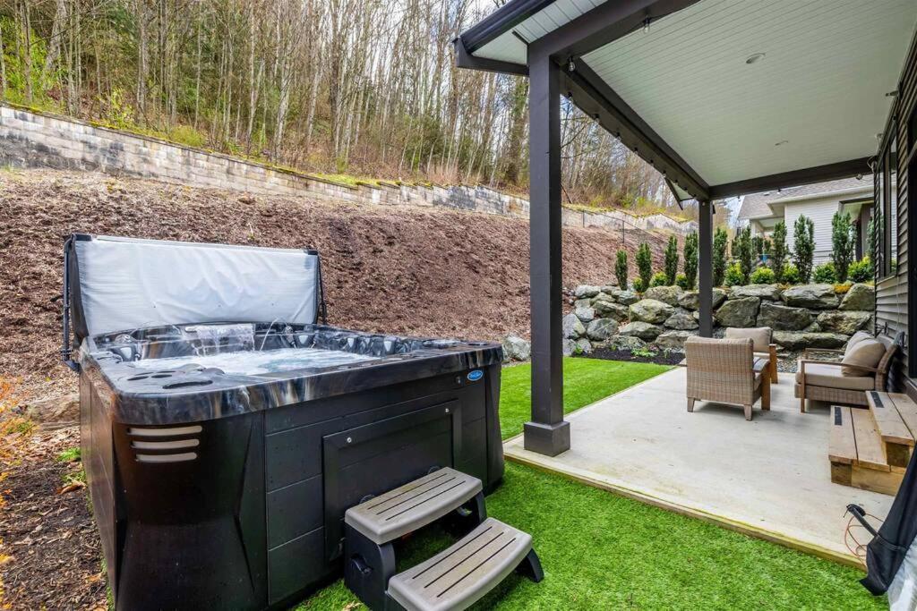 Villa Mountain Retreat With Views, Hot Tub, Games & Ac Chilliwack Exterior foto