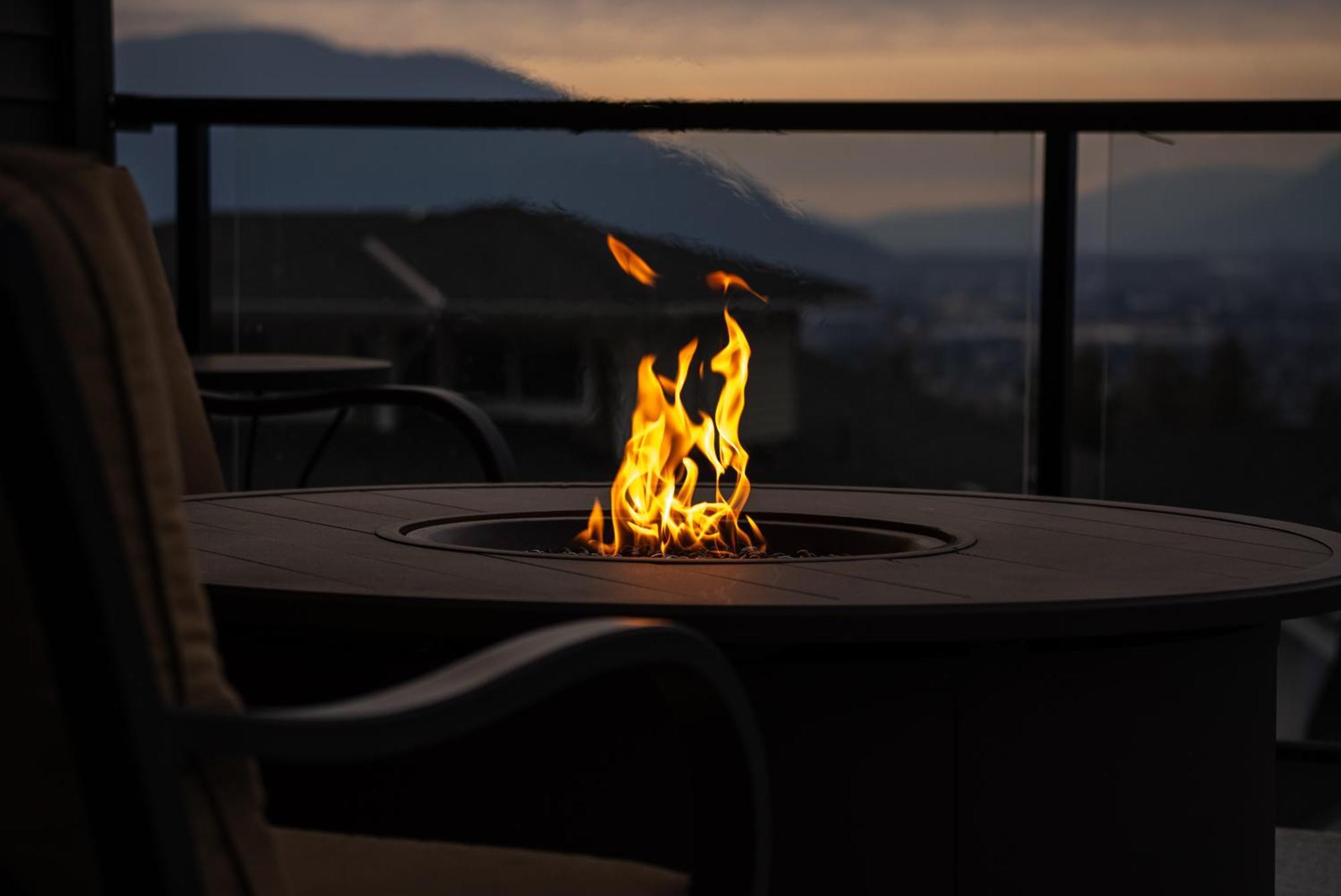 Villa Mountain Retreat With Views, Hot Tub, Games & Ac Chilliwack Exterior foto